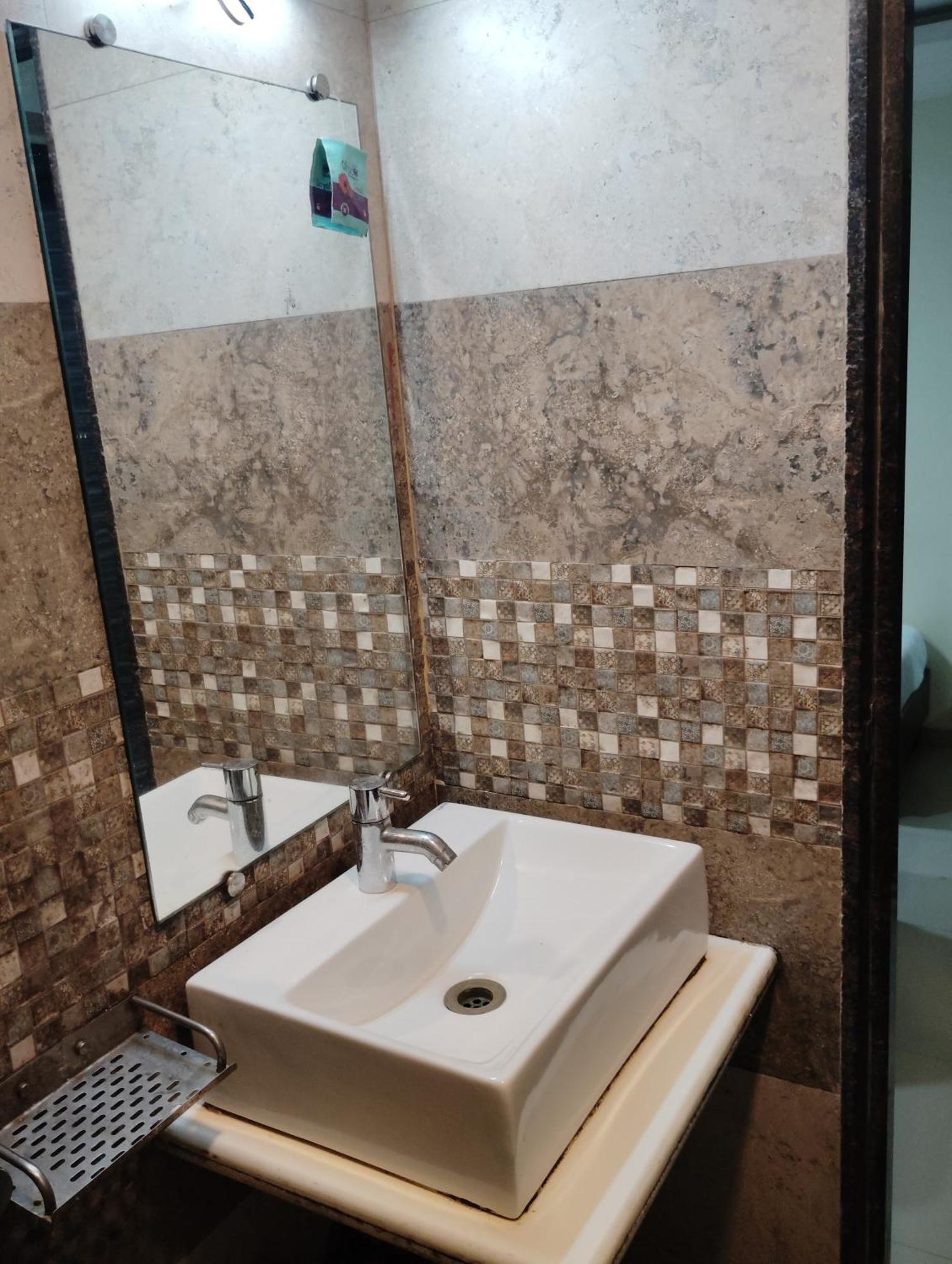 Hotel Crystal Park Near Nesco Exhibition Center 뭄바이 외부 사진